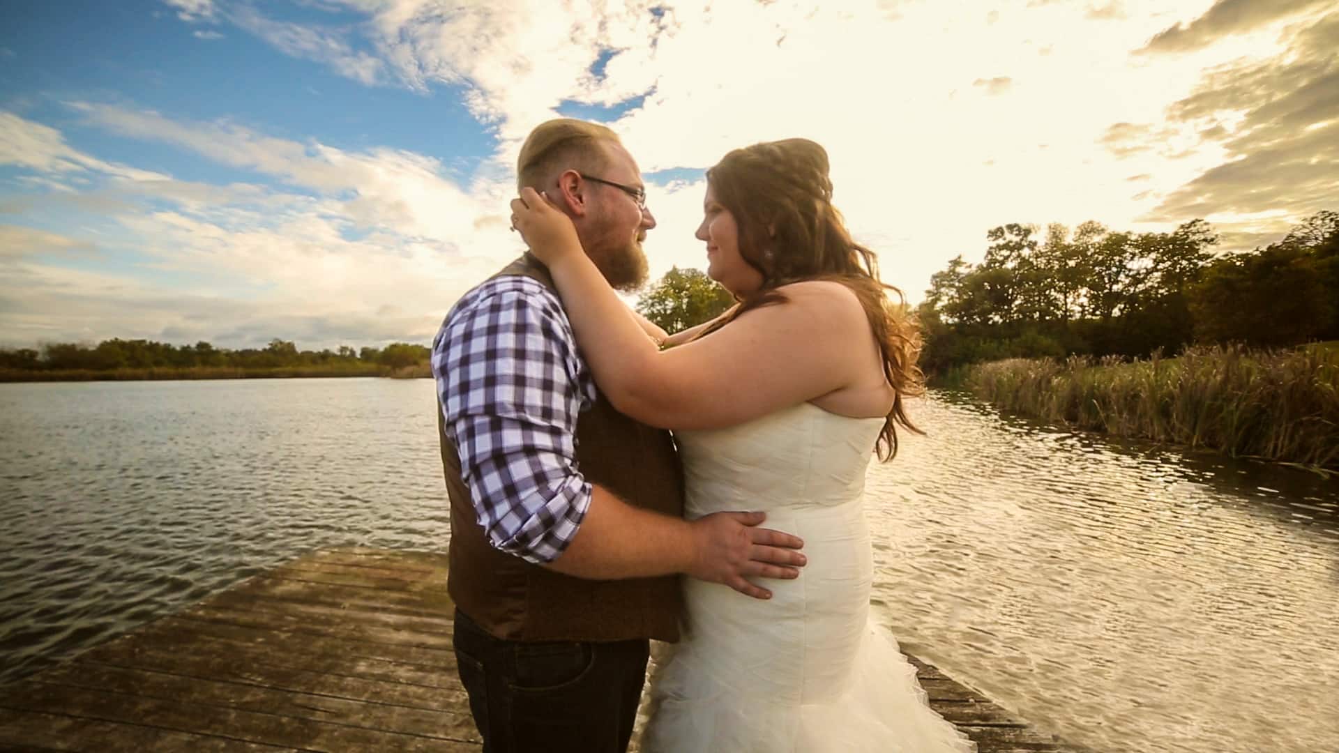 David + Amber: Beautiful Kentucky Farm Wedding Video